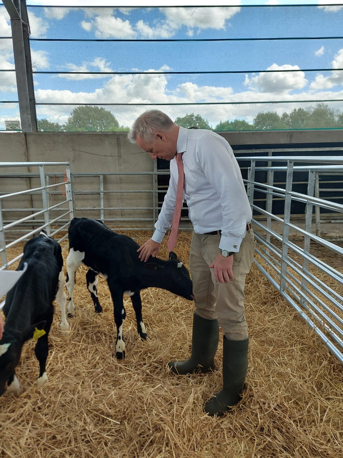 Rob visits farm in Lacey Green | Rob Butler MP